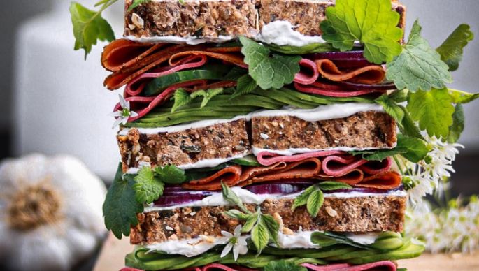 vollkorn-dinkel-saaten-brot